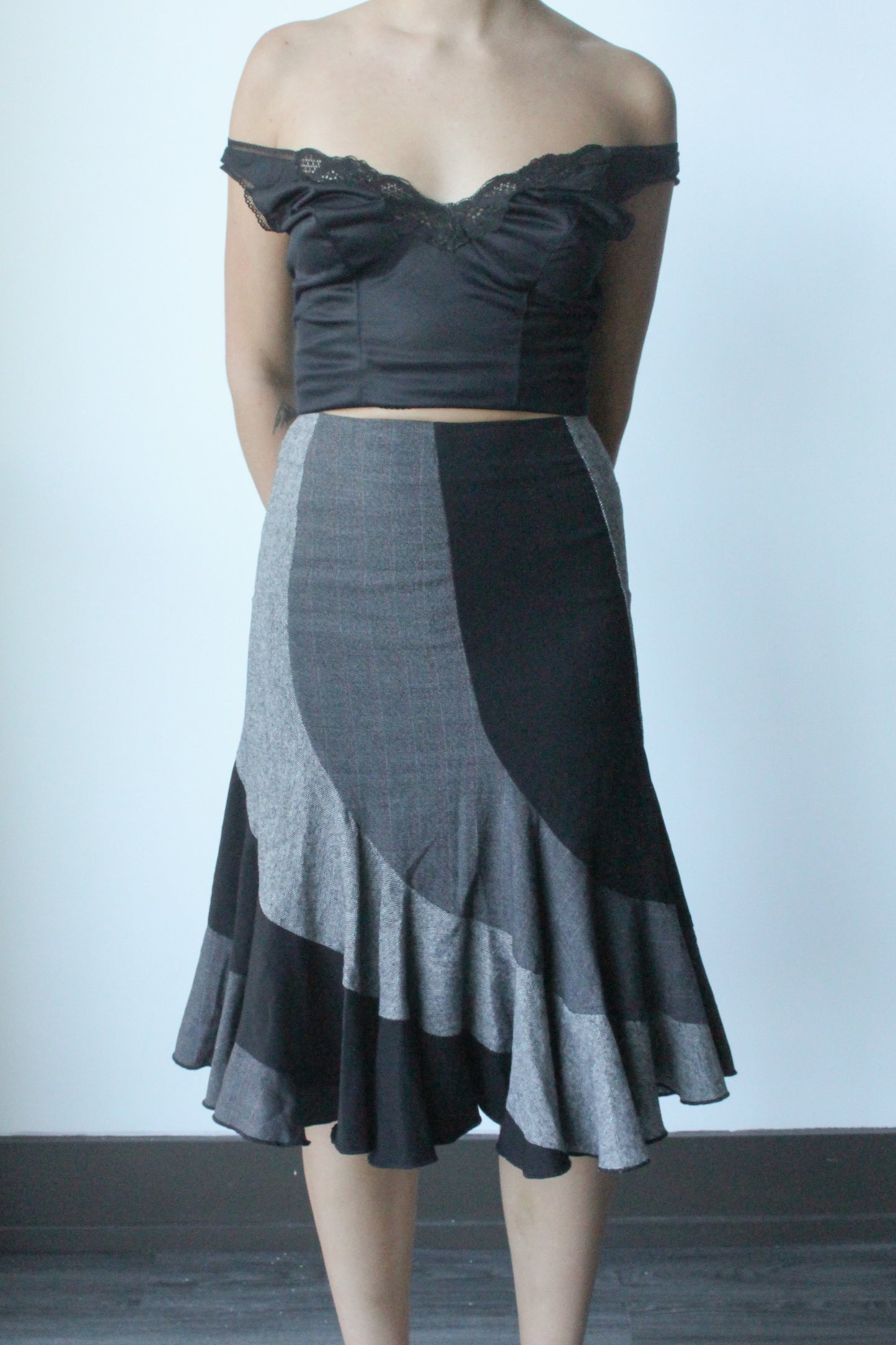black & grey plaid flowy skirt - SZ XS