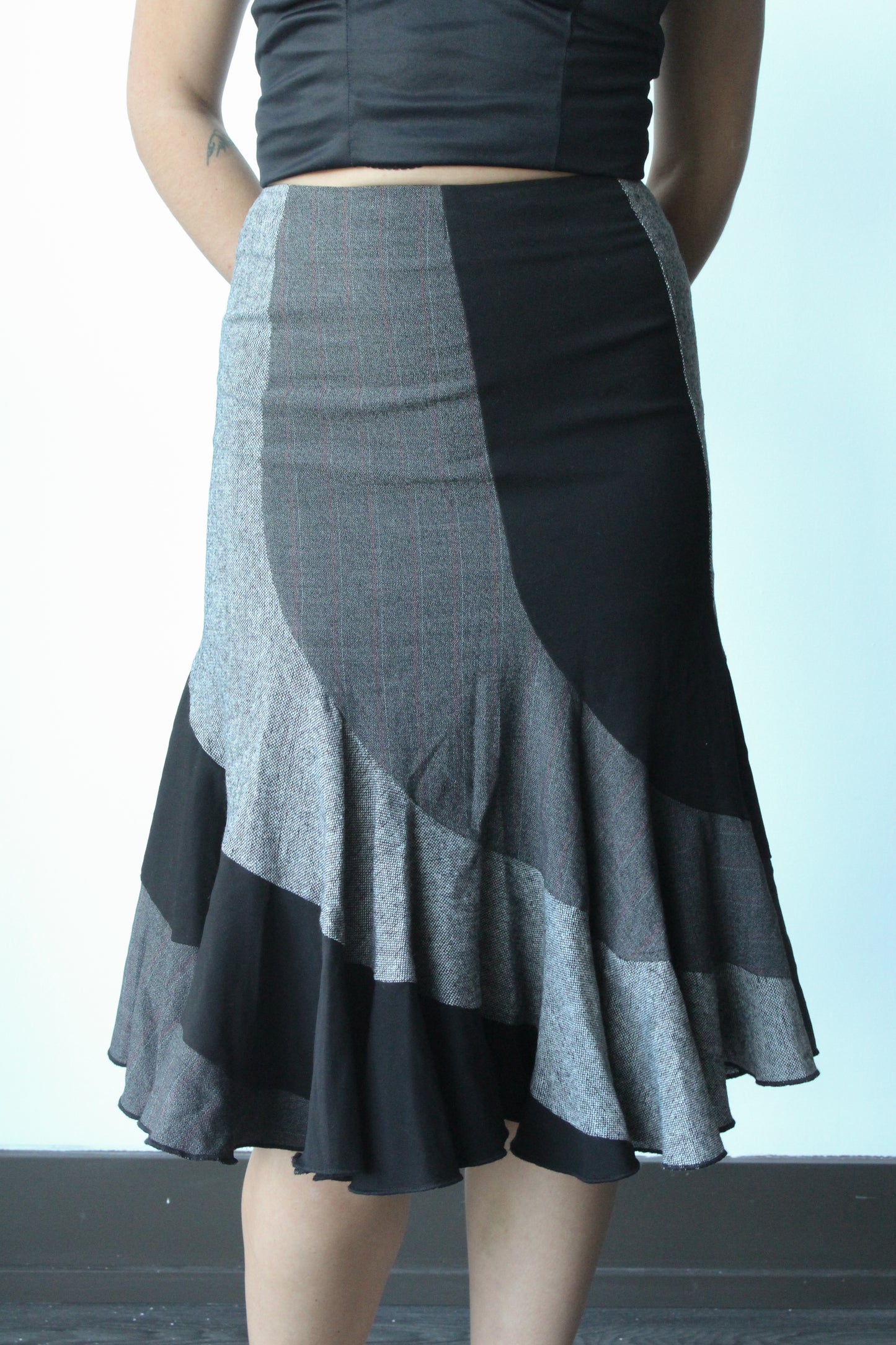 black & grey plaid flowy skirt - SZ XS
