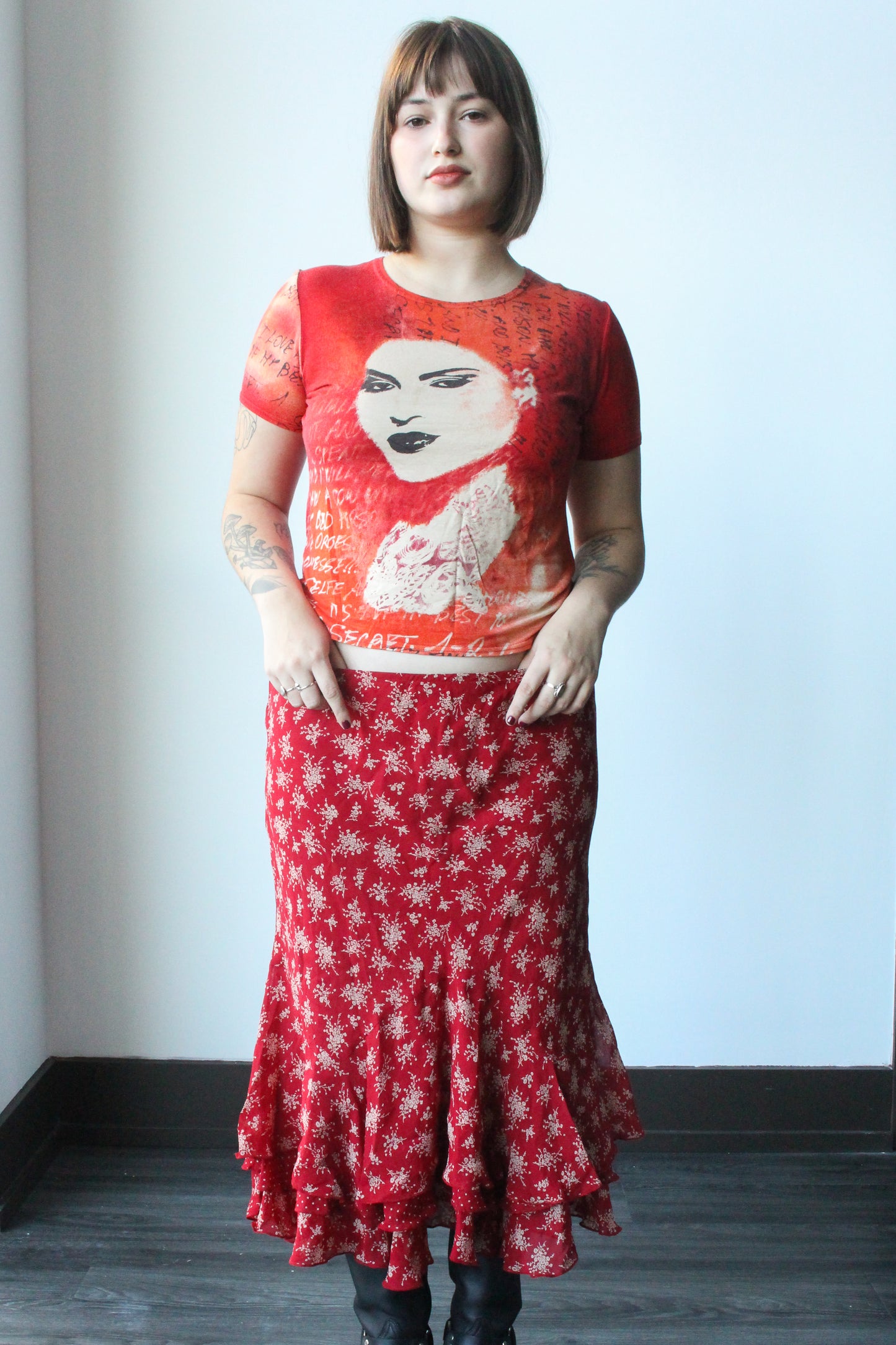 orange & red portrait graphic baby tee - SZ XL