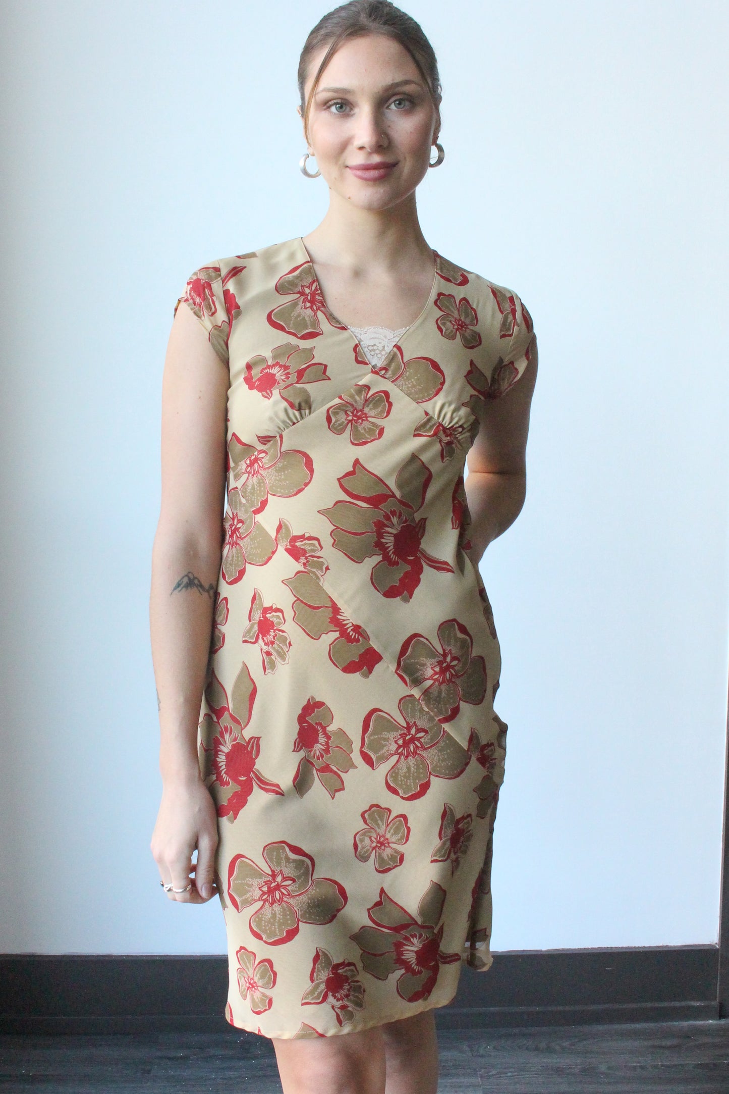 beige & red floral midi dress - SZ S