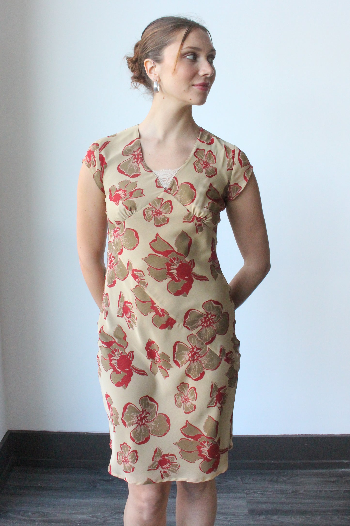 beige & red floral midi dress - SZ S